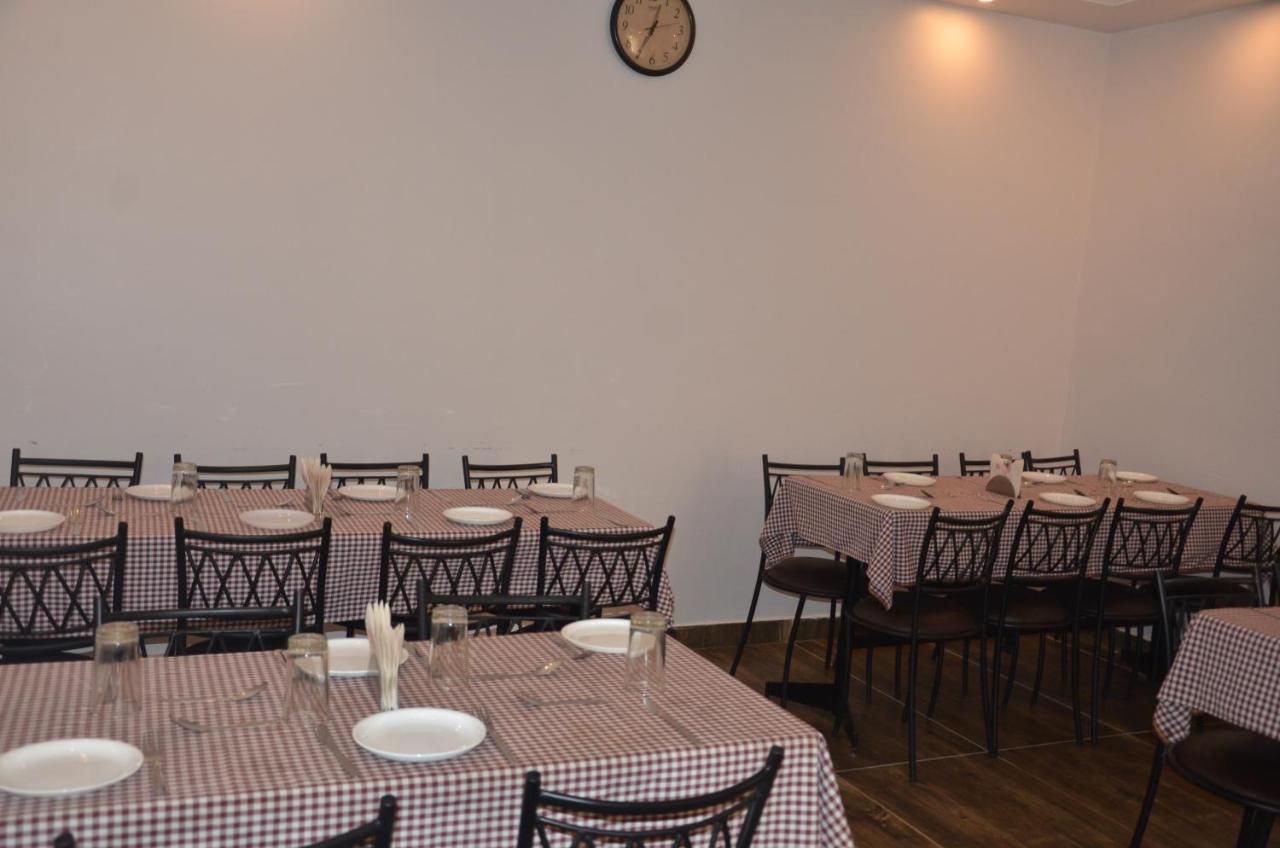 Hotel Krishna Katra  Bagian luar foto