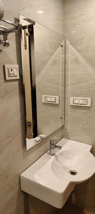 Hotel Krishna Katra  Bagian luar foto